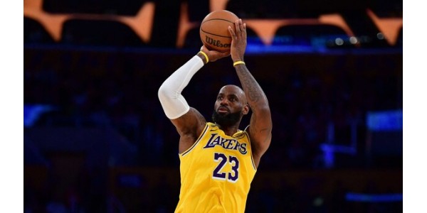 LeBron Jamesin paluu Cleveland Cavaliersiin merkitsisi hänen eläkkeelle jäämisseremoniansa alkua